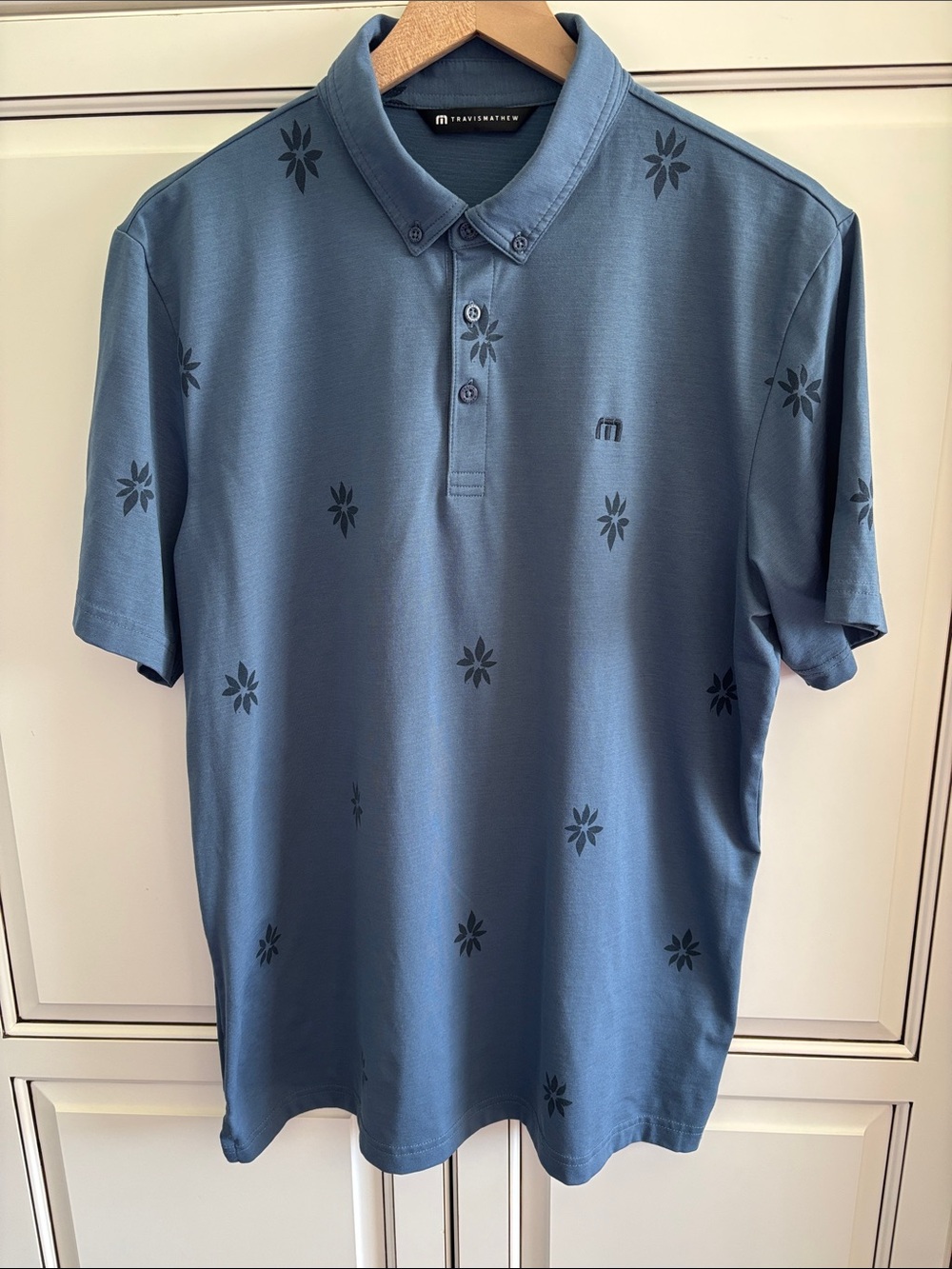 Rare Travis Mathew Blue Floral Short Sleeve Golf Polo Shirt Men’s Size Large